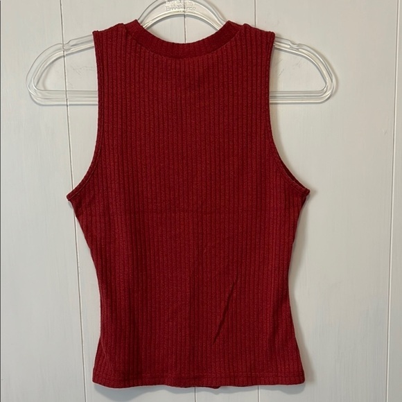 Sleeveless Ribbed Red Top - Picture 2 of 4